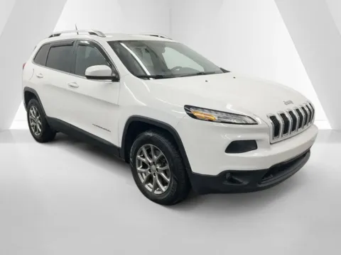White 2018 Jeep Cherokee Latitude Plus for sale in Ironton, OH