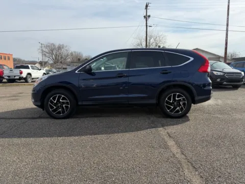 More photos of 2016 Honda CR-V SE at Ironton Automotive, OH