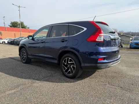 More photos of 2016 Honda CR-V SE at Ironton Automotive, OH