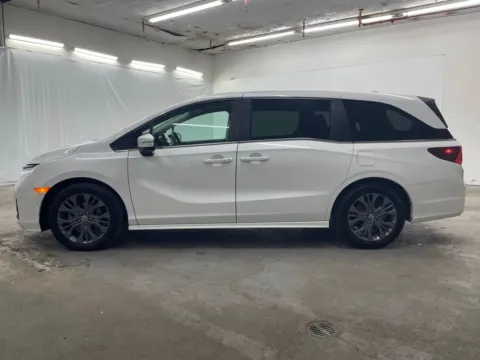 More photos of 2025 Honda Odyssey Touring at Ironton Automotive, OH