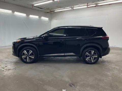 More photos of 2023 Nissan Rogue SL at Ironton Automotive, OH