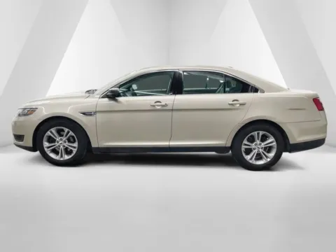 More photos of 2017 Ford Taurus SE at Ironton Automotive, OH