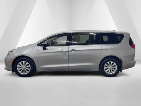 More photos of 2017 Chrysler Pacifica Touring at Ironton Automotive, OH