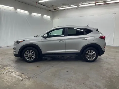 More photos of 2016 Hyundai Tucson SE at Ironton Automotive, OH
