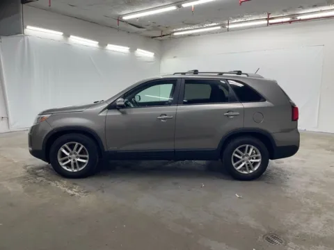 More photos of 2014 Kia Sorento LX at Ironton Automotive, OH
