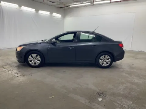 More photos of 2013 Chevrolet Cruze LS at Ironton Automotive, OH