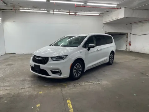 Another view of 2023 Chrysler Pacifica Hybrid Limited for sale in Ironton, OH at Ironton Automotive