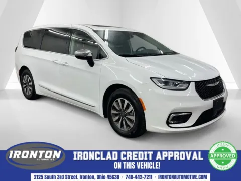 White 2023 Chrysler Pacifica Hybrid Limited for sale in Ironton, OH