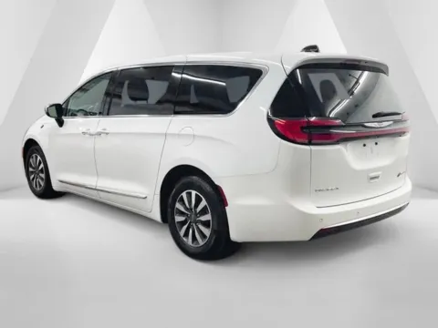 More photos of 2023 Chrysler Pacifica Hybrid Limited at Ironton Automotive, OH