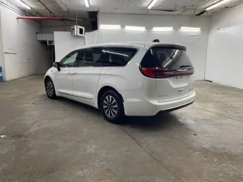 More photos of 2023 Chrysler Pacifica Hybrid Limited at Ironton Automotive, OH