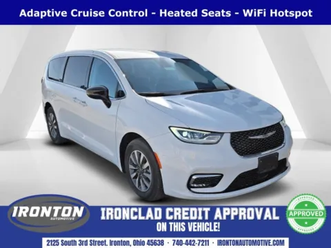 White 2024 Chrysler Pacifica Hybrid Select for sale in Ironton, OH