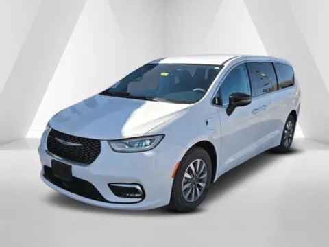 Another view of 2024 Chrysler Pacifica Hybrid Select for sale in Ironton, OH at Ironton Automotive