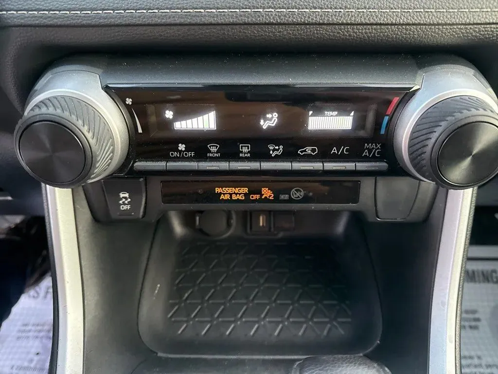 2022 Toyota RAV4 LE - Photo 23