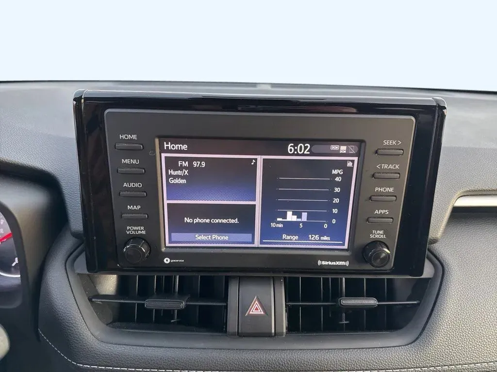 2022 Toyota RAV4 LE - Photo 21