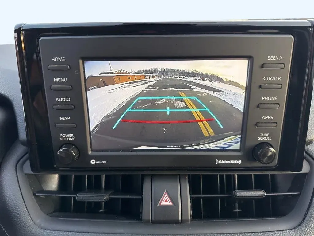 2022 Toyota RAV4 LE - Photo 22