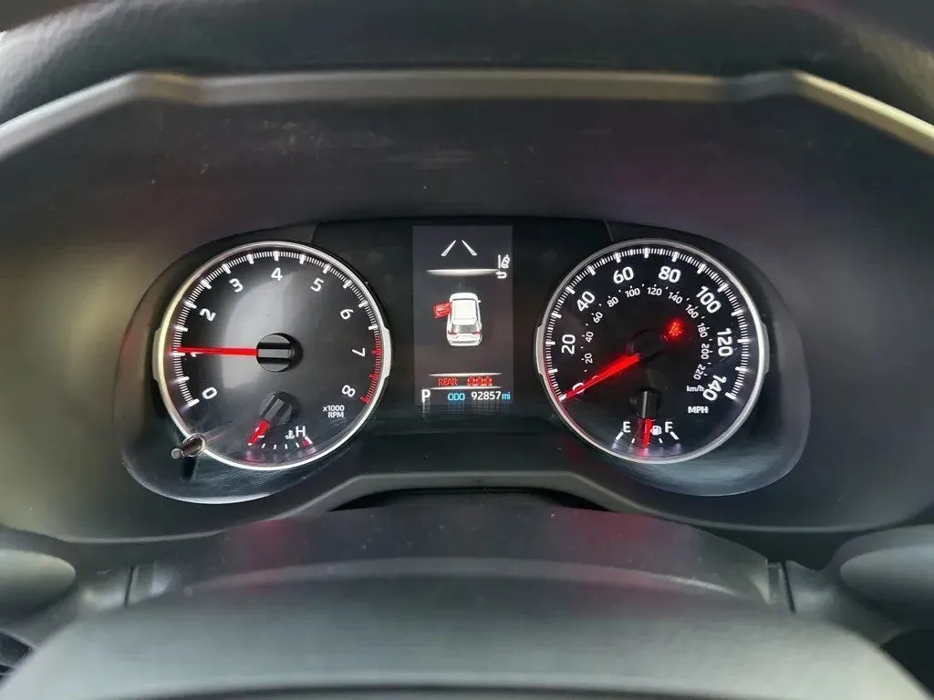 2022 Toyota RAV4 LE - Photo 16