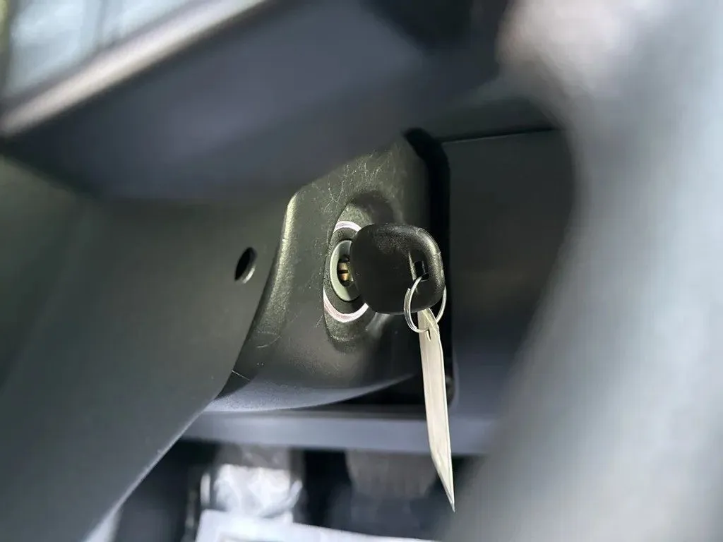 2022 Toyota RAV4 LE - Photo 20