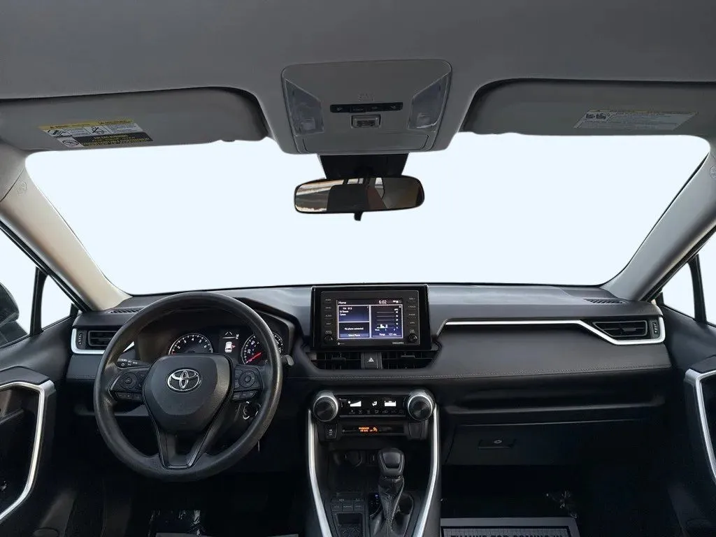 2022 Toyota RAV4 LE - Photo 31
