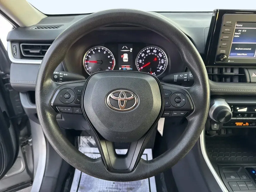 2022 Toyota RAV4 LE - Photo 15
