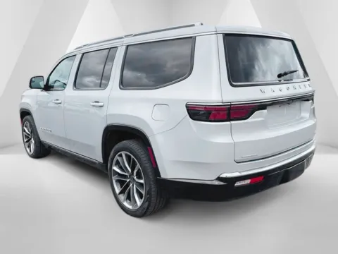 More photos of 2022 Jeep Wagoneer Series III at Ironton Automotive, OH