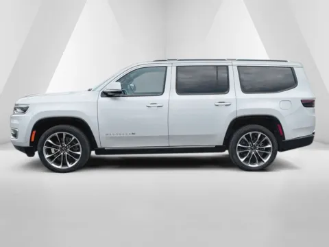 More photos of 2022 Jeep Wagoneer Series III at Ironton Automotive, OH