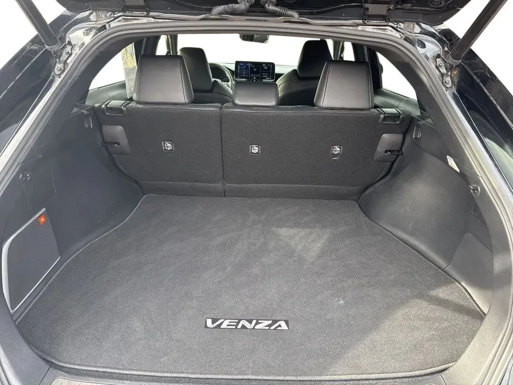2022 Toyota Venza XLE - Photo 9