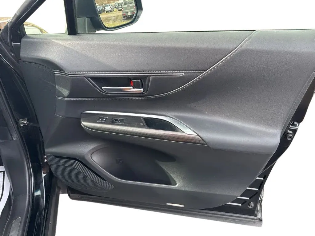 2022 Toyota Venza XLE - Photo 13