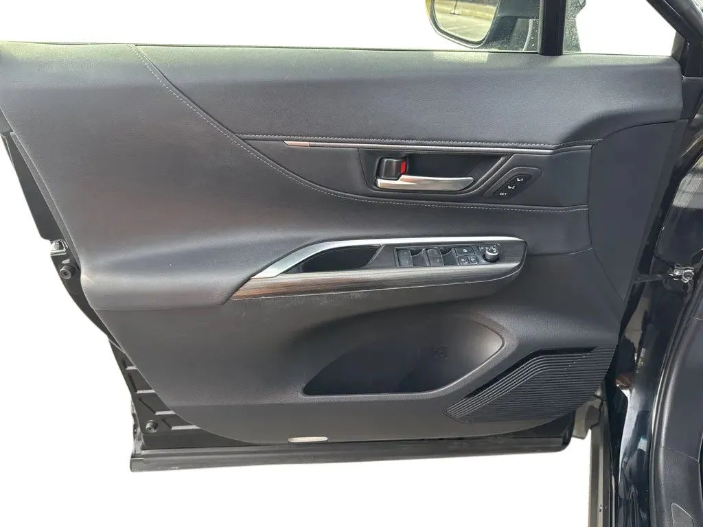 2022 Toyota Venza XLE - Photo 11