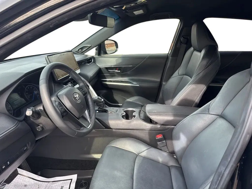 2022 Toyota Venza XLE - Photo 12
