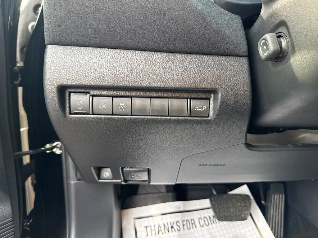 2022 Toyota Venza XLE - Photo 19