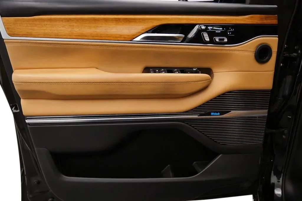2022 Jeep Grand Wagoneer Series III - Photo 12