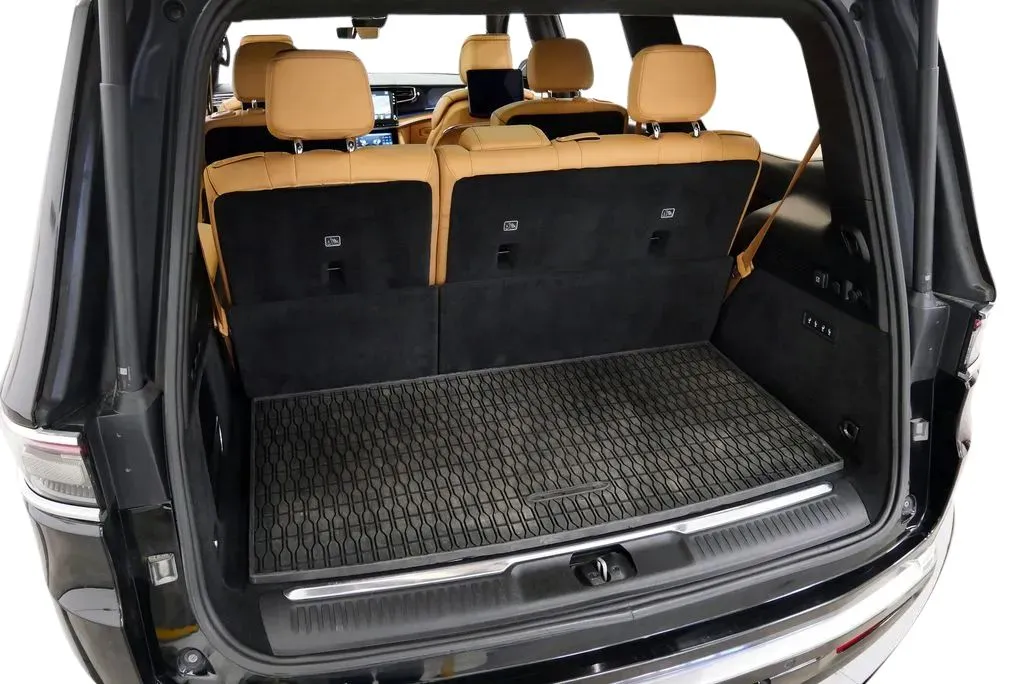 2022 Jeep Grand Wagoneer Series III - Photo 42