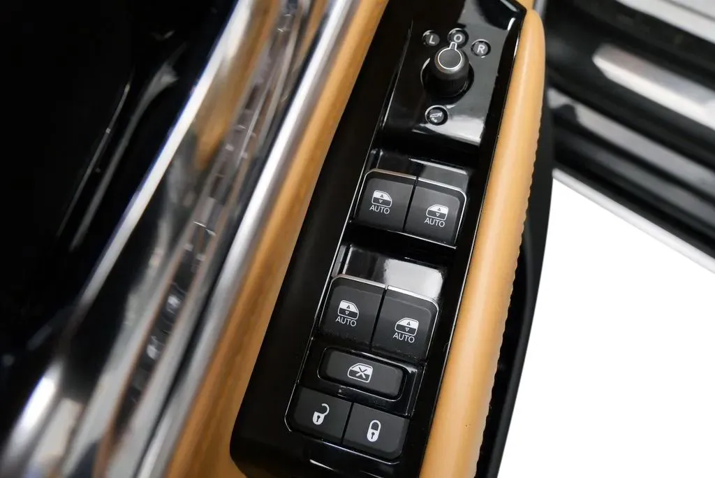 2022 Jeep Grand Wagoneer Series III - Photo 13