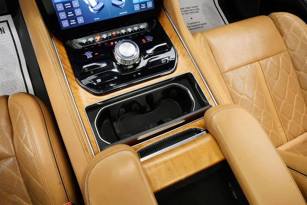 2022 Jeep Grand Wagoneer Series III - Photo 38