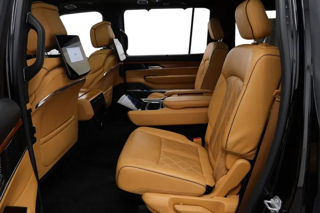 2022 Jeep Grand Wagoneer Series III - Photo 20