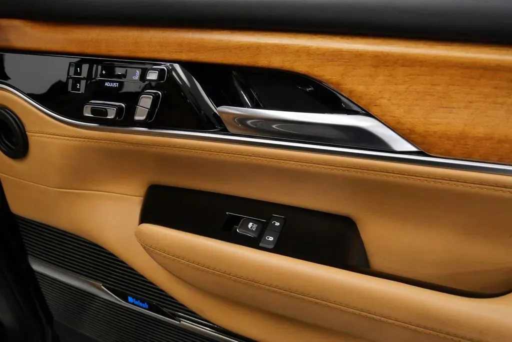 2022 Jeep Grand Wagoneer Series III - Photo 18