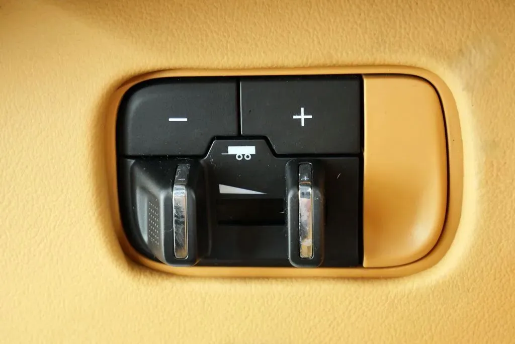 2022 Jeep Grand Wagoneer Series III - Photo 31