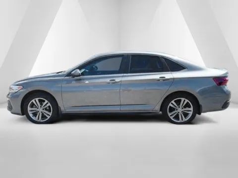 More photos of 2022 Volkswagen Jetta 1.5T SE at Ironton Automotive, OH
