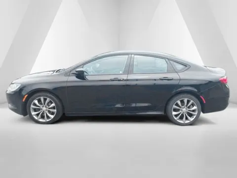 More photos of 2015 Chrysler 200 S at Ironton Automotive, OH