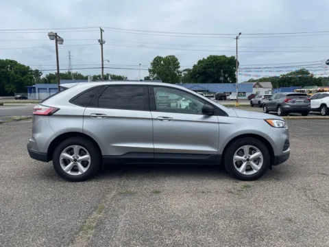 Photos of 2024 Ford Edge SE for sale in Ironton, OH at Ironton Automotive
