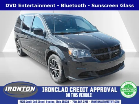 Black 2016 Dodge Grand Caravan SE Plus for sale in Ironton, OH