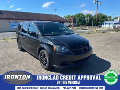 Black 2016 Dodge Grand Caravan SE Plus for sale in Ironton, OH