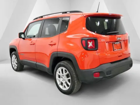 More photos of 2021 Jeep Renegade Latitude at Ironton Automotive, OH