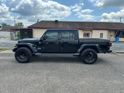 More photos of 2022 Jeep Gladiator Overland at Ironton Automotive, OH