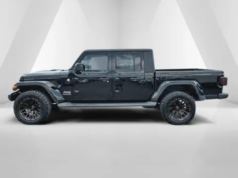 More photos of 2022 Jeep Gladiator Overland at Ironton Automotive, OH