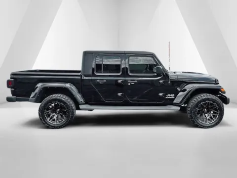 More photos of 2022 Jeep Gladiator Overland at Ironton Automotive, OH