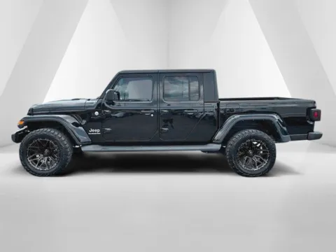 More photos of 2022 Jeep Gladiator Overland at Ironton Automotive, OH