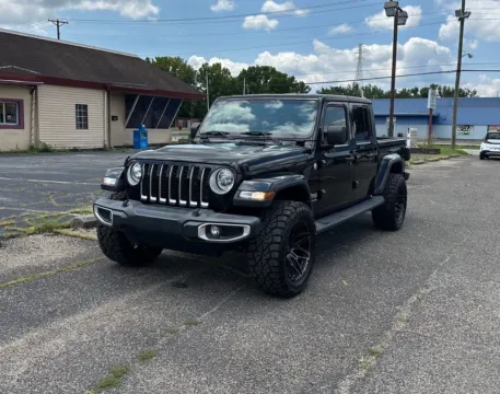 Another view of 2022 Jeep Gladiator Overland for sale in Ironton, OH at Ironton Automotive
