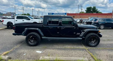 More photos of 2022 Jeep Gladiator Overland at Ironton Automotive, OH