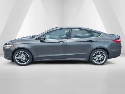 More photos of 2016 Ford Fusion SE at Ironton Automotive, OH